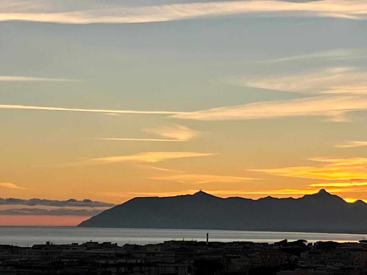 Ulisse'S Loft - Incantevole Vista Mare, Centro Storico E Spiaggia A Piedi - Wifi Apartman Terracina Kültér fotó